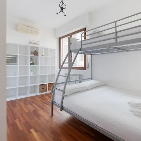 Guesthost - Modern With Balcony Near Niguarda Hospital Appartement