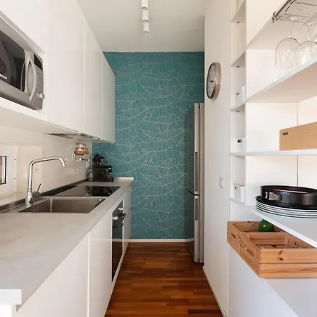 Guesthost - Modern With Balcony Near Niguarda Hospital Appartement Milaan