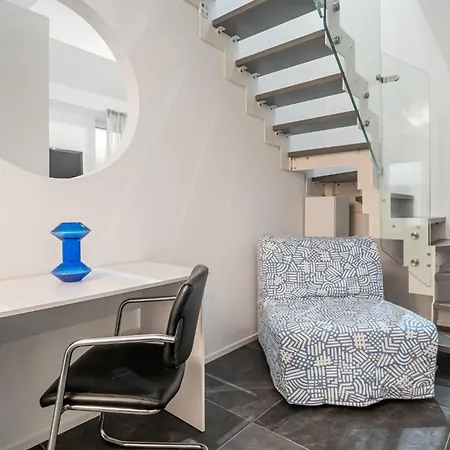Guesthost - M3 Porta Romana Modern Two-level Appartamento