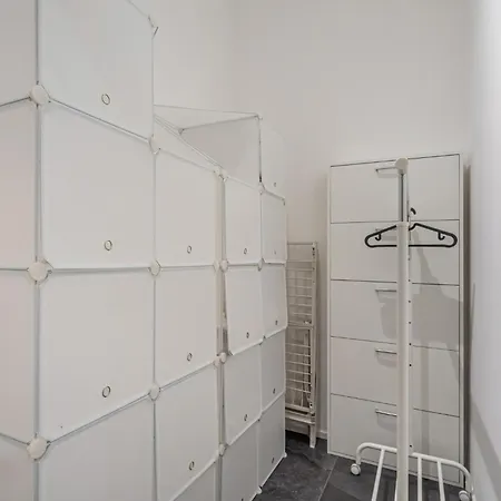 Guesthost - M3 Porta Romana Modern Two-level Apartment *