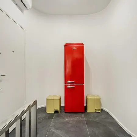 Guesthost - M3 Porta Romana Modern Two-level Appartamento *