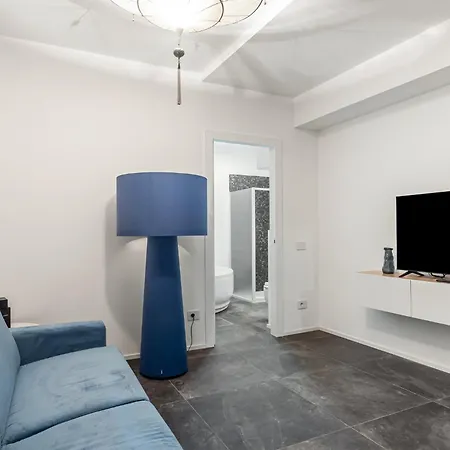 Guesthost - M3 Porta Romana Modern Two-level Milano