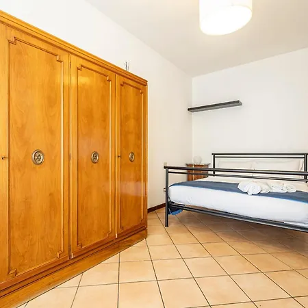 Guesthost - Naviglio Pavese Comfortable With Balcony!