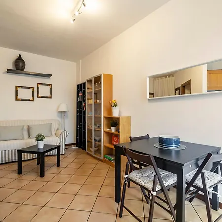 Apartment Guesthost - Naviglio Pavese Comfortable With Balcony! *
