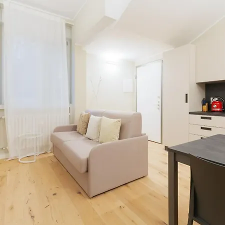 Guesthost - Primaticcio M1 Modern And Bright Lejlighed