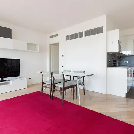 Modern With Balcony In Portello District Apartment *
