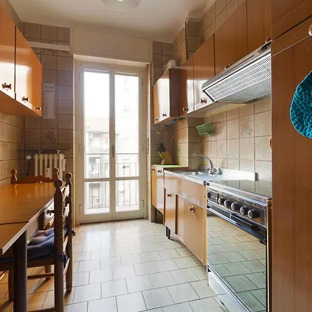 Apartamento Guesthost - With Balcony- M3 Maciachini Milão