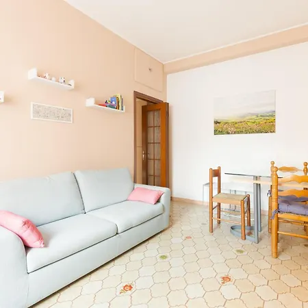 Guesthost - With Balcony- M3 Maciachini 아파트