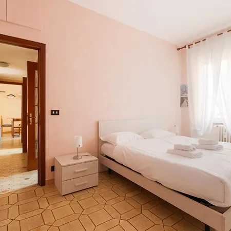 Apartamento Guesthost - With Balcony- M3 Maciachini