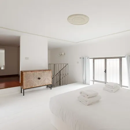 Amendola- Cozy On 2 Levels