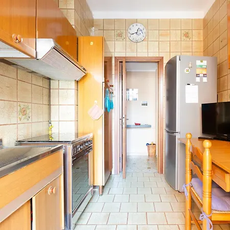 Guesthost - With Balcony- M3 Maciachini 아파트