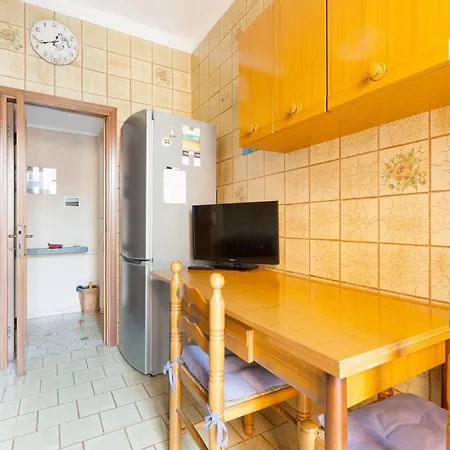 Guesthost - With Balcony- M3 Maciachini * Milan