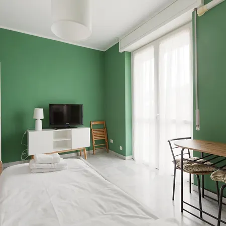 Dergano Balcony Apartment Milan