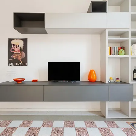 Guesthost - M4 Argonne Cosy *