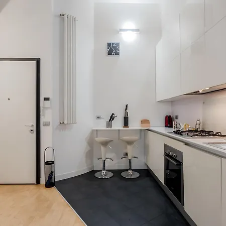 Guesthost - Sempione & Monumentale Apartman