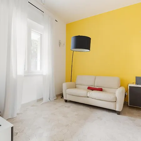 Guesthost - Gambara Balcony