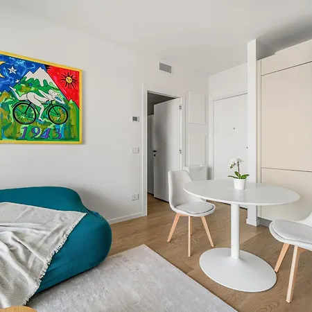 Guesthost - Brand New Renovated Terrace Apartament