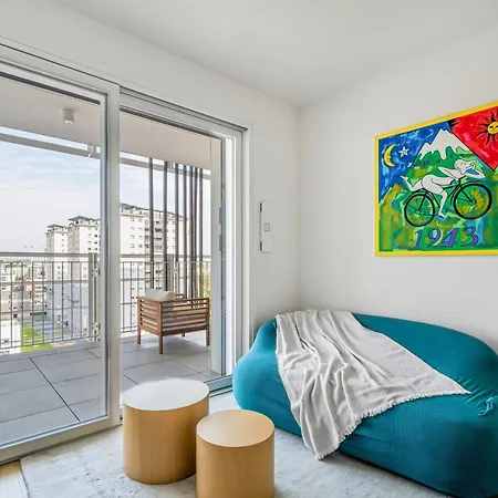 Guesthost - Brand New Renovated Terrace Apartament *