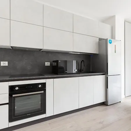 Modern With Shared Pool & * Milan