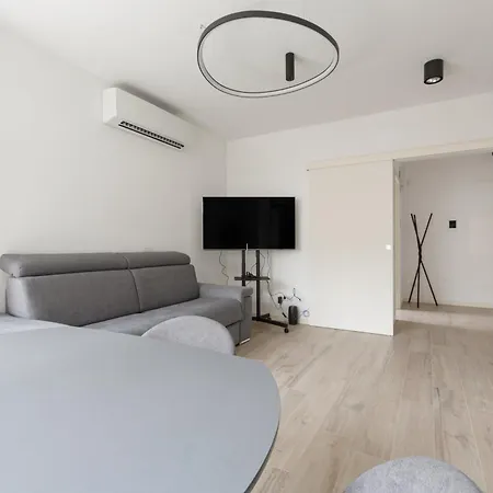 Modern With Shared Pool &