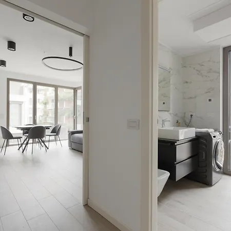 Modern With Shared Pool & Apartment Milan