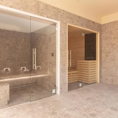 Apartment Modern With Shared Pool & *