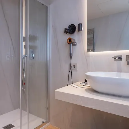 Oriana Homel 4* Milán