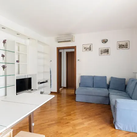 Apartamento Guesthost - Chiesa Rossa Comfy *