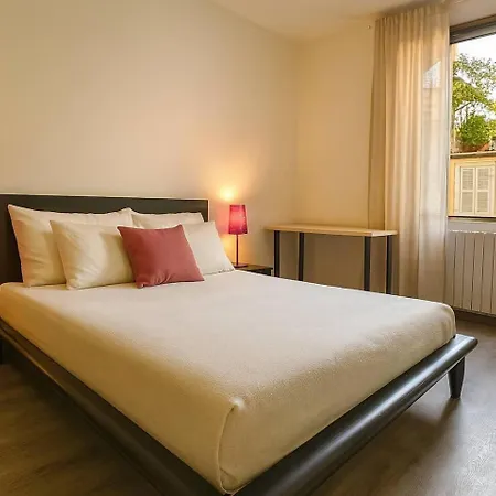 Porta Venezia House דירה *