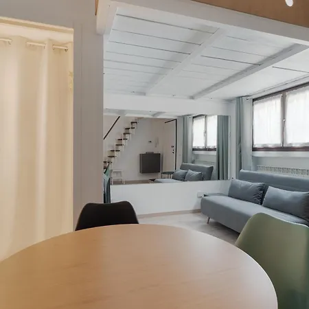 Guesthost - Bright Navigli *