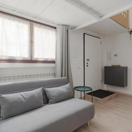 Guesthost - Bright Navigli * Μιλάνο