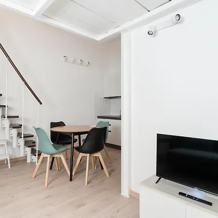 Apartment Guesthost - Bright Navigli