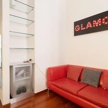 Appartement Guesthost - Comfy 500 Mt From Mm Loreto Milaan