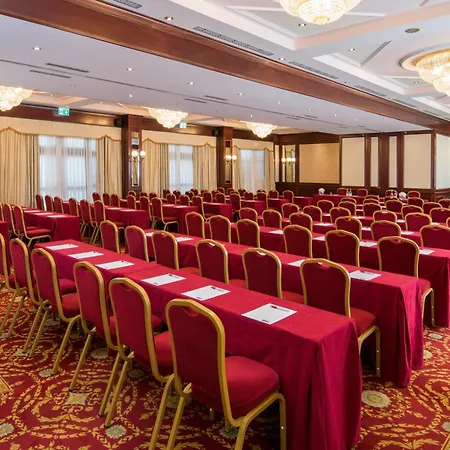 מלון Leonardo Center 4*