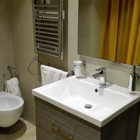 享受米兰酒店 *