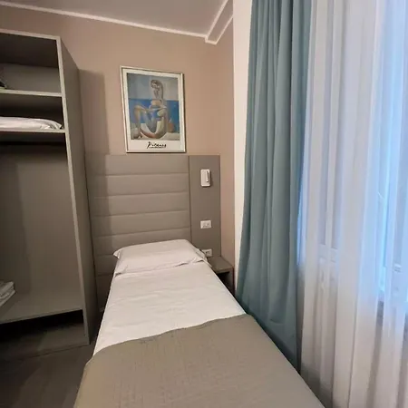 Parma 2* Milán