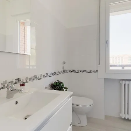 Guesthost - Piazza Tripoli Bright *