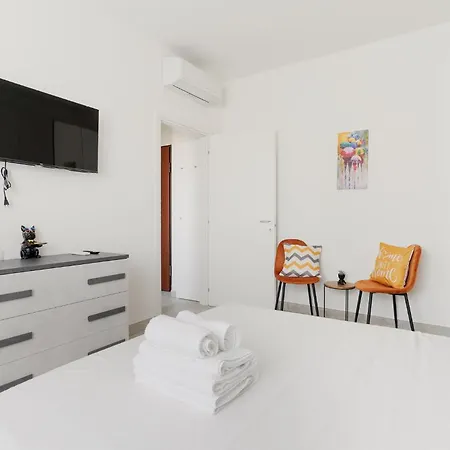 Guesthost - Piazza Tripoli Bright Milano