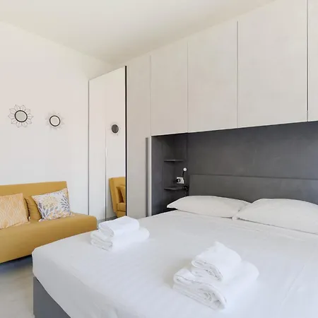 Guesthost - Piazza Tripoli Bright * Milano