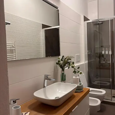 Zuretti - Station Apartment *