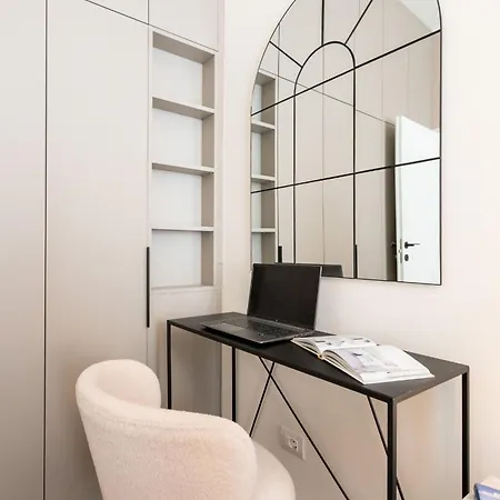 Mazzini Deluxe By Halldis Apartman