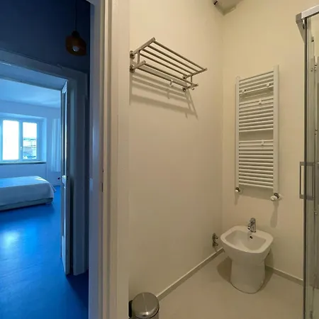 Newly Renovated Three-room 公寓 *