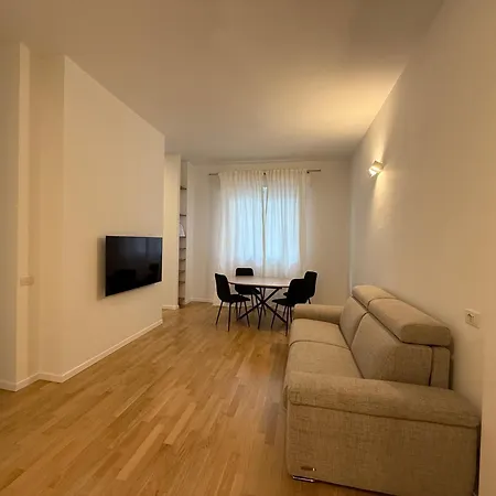 Chic Loft In Porta Venezia Milan