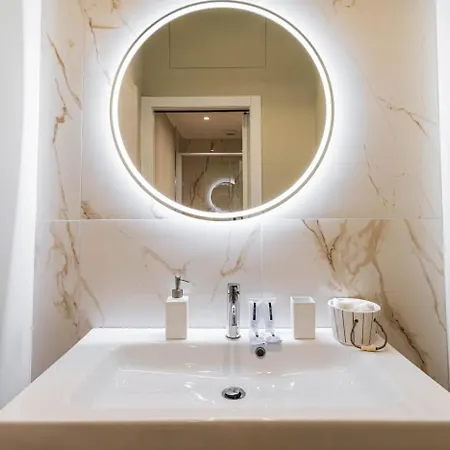 Luxury Apartment *