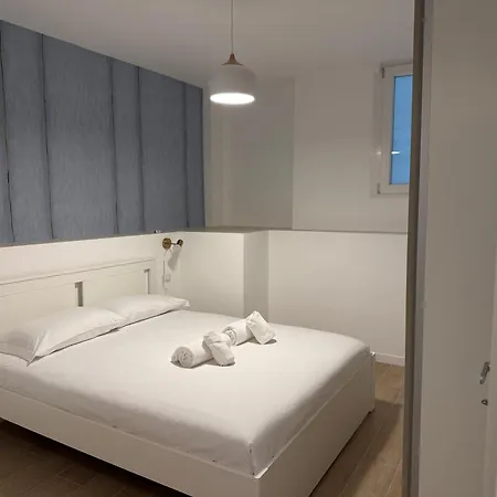 Enigmatic House With Private Garden Appartamento *