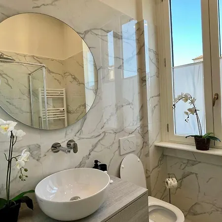 Il Glicine - Luxury Urban Oasis Apartment