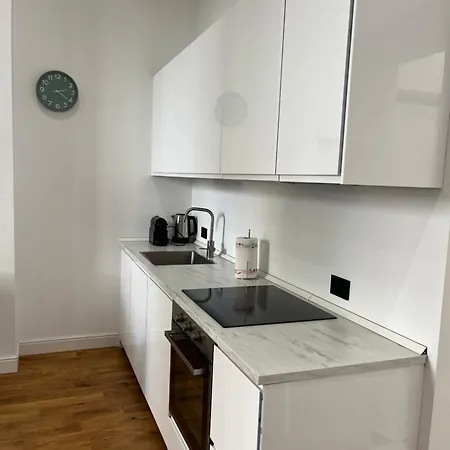 Modern Flat In Isola شقة ميلان
