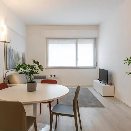 Citylife 6 - Bright Two Bedroom - B Апартаменты *