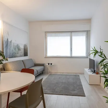 Citylife 6 - Bright Two Bedroom - B *