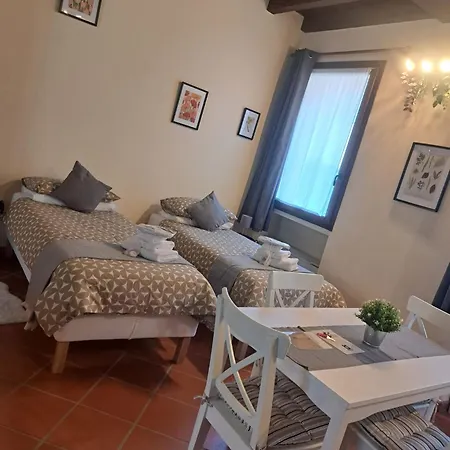 Monolocale Deluxe Anita 4* Milán